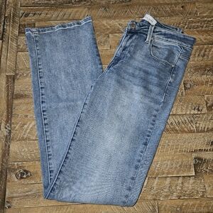 Risen Straight Jeans